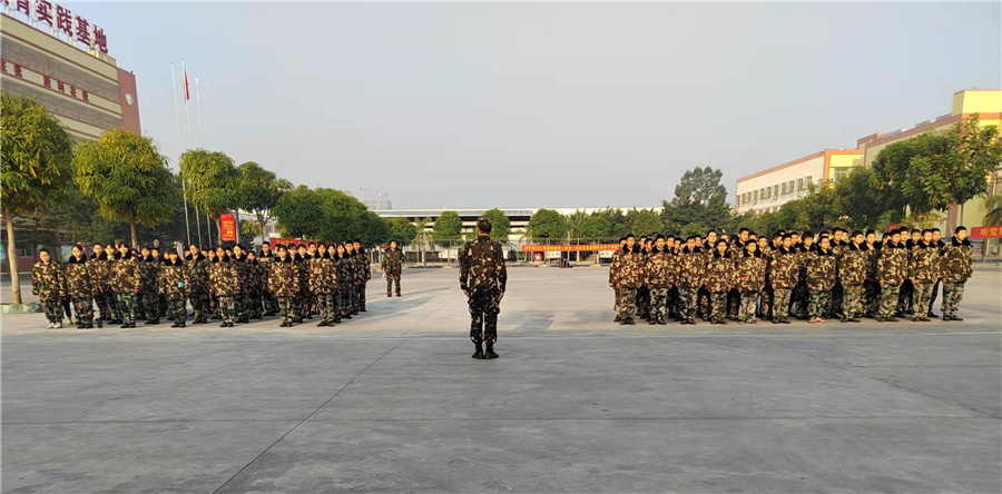 国内叛逆少年军事化特训基地十大排名-青少年心理疏导课程-兴华励志训练