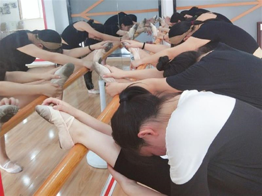 呼和浩特排名好的高考空乘艺考集训营名单介绍.jpg 呼和浩特排名好的高考空乘艺考集训营名单介绍.jpg