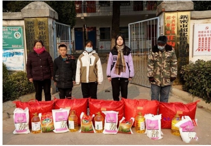河南聚贤青少年教育基地丨“暖心慰问行 情暖众人心”聚贤教育走进密南革命老区送温暖 