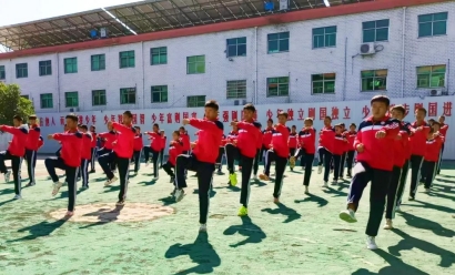 河南聚贤青少年教育基地丨“暖心慰问行 情暖众人心”聚贤教育走进密南革命老区送温暖 