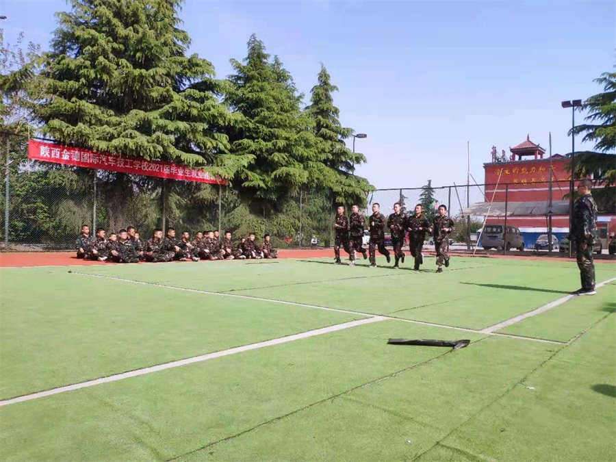 西安军培青少年素质特训基地的军事训练