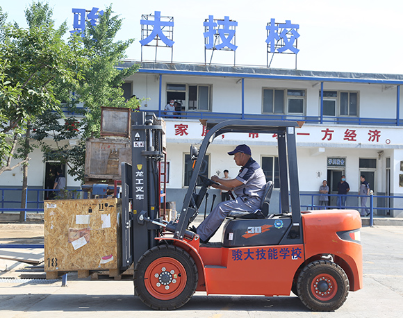 骏大技校授课老师