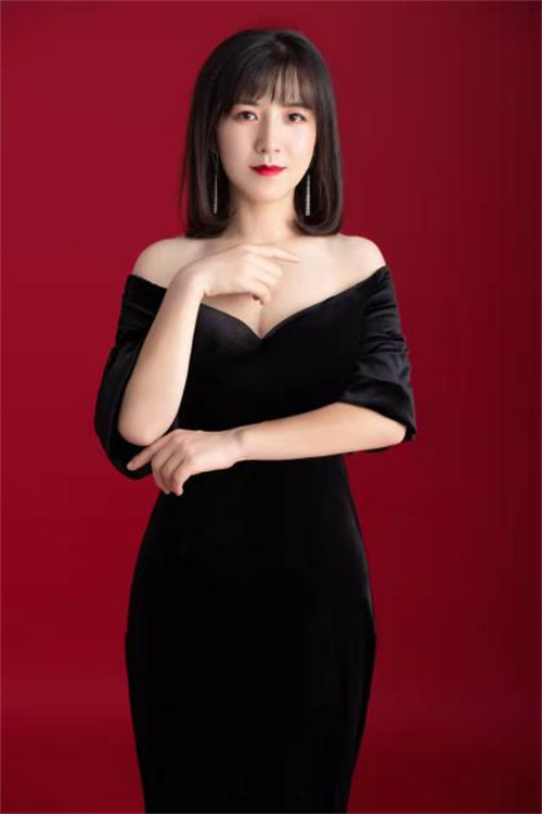 圣得兰菁英美容美发化妆培训学校梅子老师 
