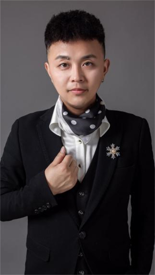 圣得兰菁英美容美发化妆培训学校Vincent