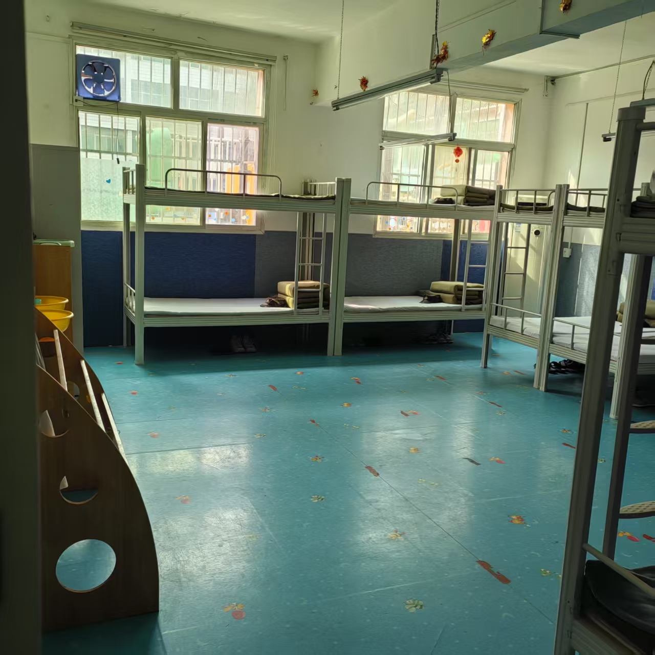 叛逆特训学校宿舍